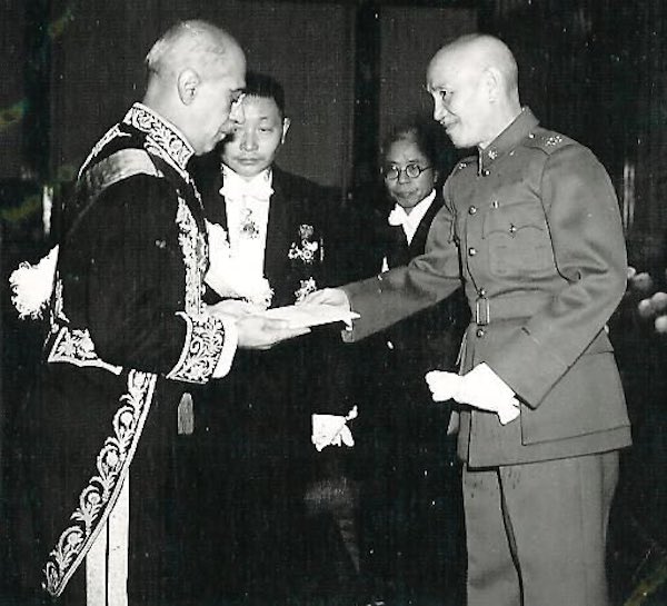 Mehdi Farrokh (left), Iranian Ambassador to Nationalist China, meets with Chiang Kai-shek in Nanjing in 1948. (Image: Courtesy of Kaveh Farrokh)